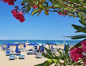 Spiaggia e mare Hotel Villaggio Gabbiano Beach Vieste